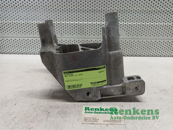 Gebruikte Motorsteun Opel Astra K Sports Tourer 1.0 Turbo 12V Prijs € 50,00 Margeregeling aangeboden door Renkens Auto-Onderdelen B.V.