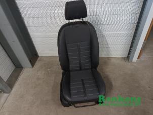 Gebruikte Voorstoel rechts Ford Kuga I 2.0 TDCi 16V 140 Prijs € 100,00 Margeregeling aangeboden door Renkens Auto-Onderdelen B.V.