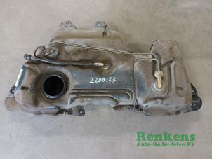 Gebruikte Tank Renault Modus/Grand Modus (JP) 1.2 16V Prijs € 45,00 Margeregeling aangeboden door Renkens Auto-Onderdelen B.V.