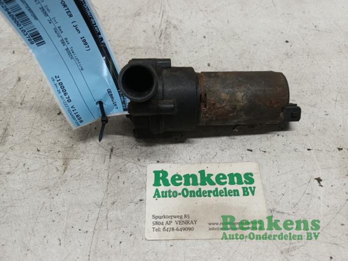 Gebruikte Waterpomp Volkswagen Transporter/Caravelle T4 2.5 TDI Prijs € 20,00 Margeregeling aangeboden door Renkens Auto-Onderdelen B.V.