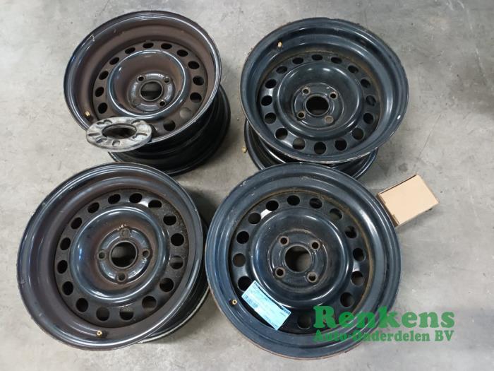Velgen set van een Honda Civic (EJ/EK) 1.5i LS 16V 1996