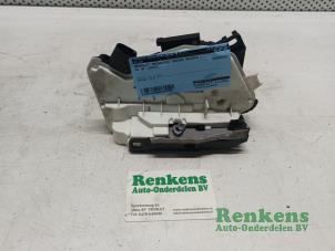 Gebruikte Deurslot Mechaniek 2Deurs rechts Volkswagen Up! (121) 1.0 12V 60 Prijs € 35,00 Margeregeling aangeboden door Renkens Auto-Onderdelen B.V.