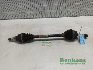 Gebruikte Homokineetas links-voor Peugeot 208 I (CA/CC/CK/CL) 1.4 HDi Prijs € 50,00 Margeregeling aangeboden door Renkens Auto-Onderdelen B.V.