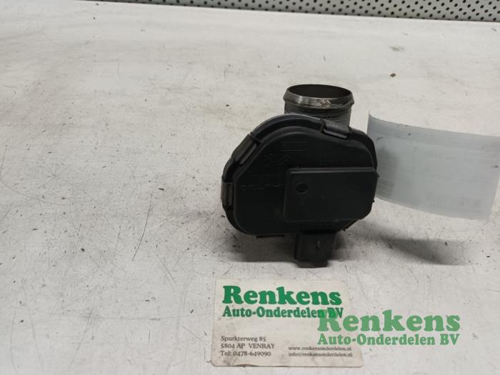 Gebruikte Gasklephuis Peugeot 208 I (CA/CC/CK/CL) 1.4 HDi Prijs € 35,00 Margeregeling aangeboden door Renkens Auto-Onderdelen B.V.