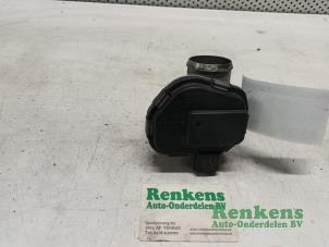 Gebruikte Gasklephuis Peugeot 208 I (CA/CC/CK/CL) 1.4 HDi Prijs € 35,00 Margeregeling aangeboden door Renkens Auto-Onderdelen B.V.