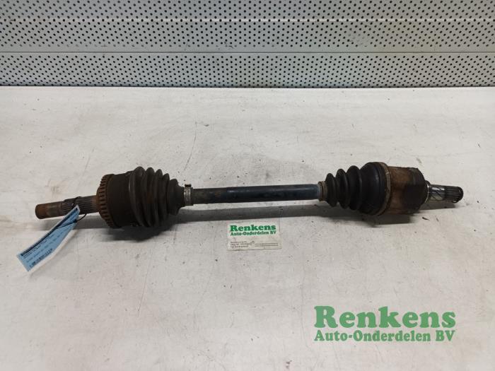 Gebruikte Steekas links-voor Nissan Almera Tino (V10M) 1.8 16V Prijs € 35,00 Margeregeling aangeboden door Renkens Auto-Onderdelen B.V.