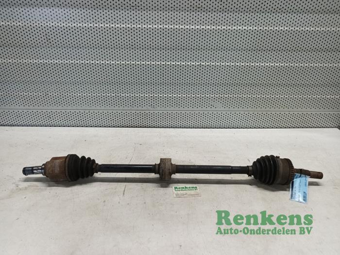 Gebruikte Steekas rechts-voor Nissan Almera Tino (V10M) 1.8 16V Prijs € 35,00 Margeregeling aangeboden door Renkens Auto-Onderdelen B.V.