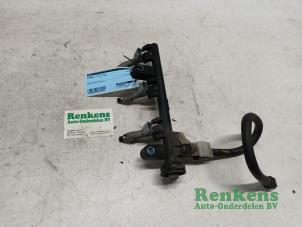Gebruikte Injector brug Citroen C1 1.0 12V Prijs € 30,00 Margeregeling aangeboden door Renkens Auto-Onderdelen B.V.