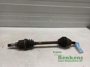 Gebruikte Aandrijfas links-voor Ford Fiesta 5 (JD/JH) 1.3 Prijs € 35,00 Margeregeling aangeboden door Renkens Auto-Onderdelen B.V.