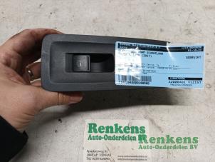 Gebruikte Schakelaar Elektrisch Raam Skoda Citigo 1.0 12V Prijs € 15,00 Margeregeling aangeboden door Renkens Auto-Onderdelen B.V.