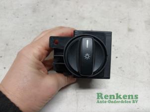 Gebruikte Licht Schakelaar Mercedes A (W169) 2.0 A-200 5-Drs. Prijs € 20,00 Margeregeling aangeboden door Renkens Auto-Onderdelen B.V.