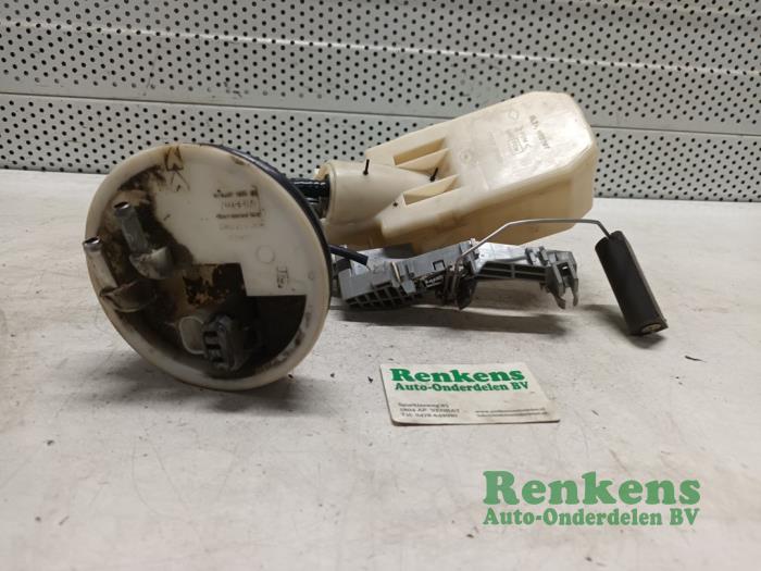 Gebruikte Benzinepomp Nissan Micra (K11) 1.4 16V Prijs € 35,00 Margeregeling aangeboden door Renkens Auto-Onderdelen B.V.