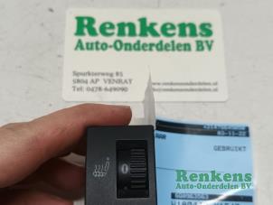 Gebruikte Schakelaar Stoelverwarming Volkswagen CrossPolo (9N3) 1.9 TDI Prijs € 10,00 Margeregeling aangeboden door Renkens Auto-Onderdelen B.V.