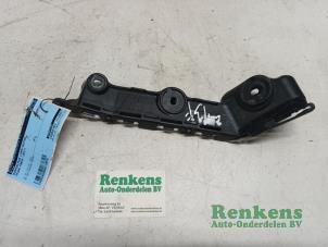Gebruikte Bumpersteun links-achter Skoda Fabia III (NJ3) 1.2 TSI 16V Prijs € 15,00 Margeregeling aangeboden door Renkens Auto-Onderdelen B.V.