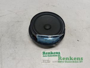 Gebruikte Speaker Skoda Fabia III (NJ3) 1.2 TSI 16V Prijs € 20,00 Margeregeling aangeboden door Renkens Auto-Onderdelen B.V.