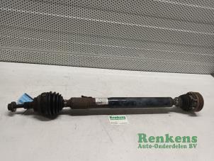 Gebruikte Aandrijfas rechts-voor Volkswagen Passat Variant (3C5) 2.0 FSI 16V Prijs € 40,00 Margeregeling aangeboden door Renkens Auto-Onderdelen B.V.