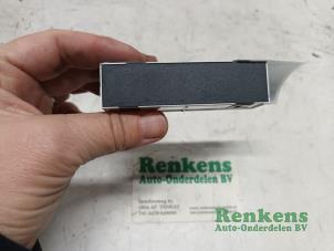 Gebruikte Display Interieur Citroen C4 Cactus (0B/0P) 1.2 PureTech 110 12V Prijs € 20,00 Margeregeling aangeboden door Renkens Auto-Onderdelen B.V.