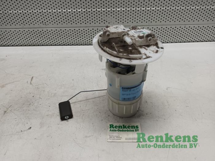 Gebruikte Benzinepomp Peugeot 208 I (CA/CC/CK/CL) 1.0 Vti 12V PureTech Prijs € 40,00 Margeregeling aangeboden door Renkens Auto-Onderdelen B.V.