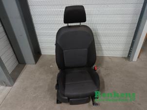 Gebruikte Voorstoel rechts Skoda Fabia III (NJ3) 1.2 TSI 16V Prijs € 125,00 Margeregeling aangeboden door Renkens Auto-Onderdelen B.V.