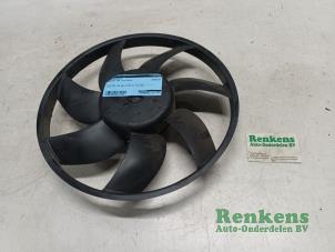 Gebruikte Koelvin Motor Peugeot 208 I (CA/CC/CK/CL) 1.2 Vti 12V PureTech Prijs € 50,00 Margeregeling aangeboden door Renkens Auto-Onderdelen B.V.