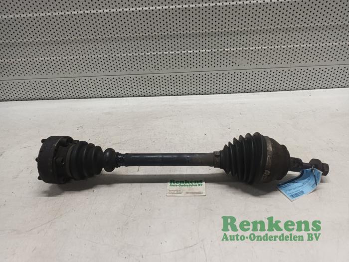 Gebruikte Aandrijfas rechts-voor Volkswagen Transporter/Caravelle T4 1.9 TD Caravelle Prijs € 50,00 Margeregeling aangeboden door Renkens Auto-Onderdelen B.V.