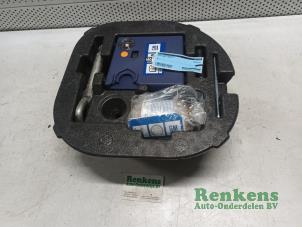 Gebruikte Banden reparatieset Opel Adam 1.4 16V Bi-Fuel Ecoflex Prijs € 35,00 Margeregeling aangeboden door Renkens Auto-Onderdelen B.V.