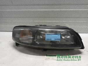 Gebruikte Koplamp rechts Volvo V70 (SW) 2.4 20V 170 Prijs € 40,00 Margeregeling aangeboden door Renkens Auto-Onderdelen B.V.