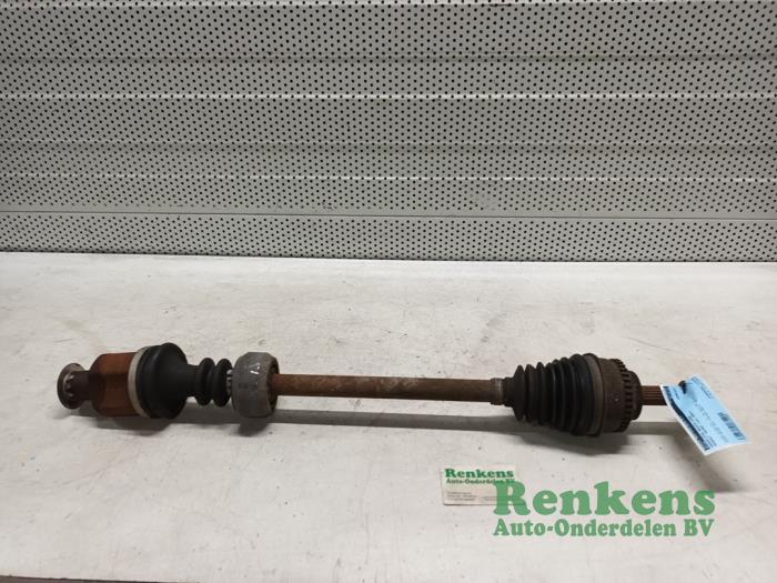 Gebruikte Aandrijfas rechts-voor Renault Twingo (C06) 1.2 Prijs € 35,00 Margeregeling aangeboden door Renkens Auto-Onderdelen B.V.