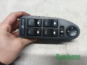 Gebruikte Ruit schakelaar elektrisch BMW 5 serie (E39) 525 tds Prijs € 20,00 Margeregeling aangeboden door Renkens Auto-Onderdelen B.V.
