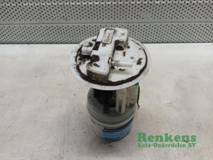 Gebruikte Benzinepomp Renault Clio III (BR/CR) 1.2 16V TCe 100 Prijs € 40,00 Margeregeling aangeboden door Renkens Auto-Onderdelen B.V.