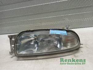 Gebruikte Koplamp links Ford Fiesta 4 1.3i Prijs € 20,00 Margeregeling aangeboden door Renkens Auto-Onderdelen B.V.