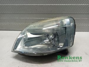 Gebruikte Koplamp links Peugeot Partner 1.9D Prijs € 30,00 Margeregeling aangeboden door Renkens Auto-Onderdelen B.V.