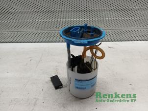 Gebruikte Benzinepomp Volkswagen Eos (1F7/F8) 1.6 FSI 16V Prijs € 40,00 Margeregeling aangeboden door Renkens Auto-Onderdelen B.V.