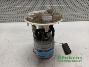 Gebruikte Benzinepomp Peugeot 1007 (KM) 1.4 Prijs € 40,00 Margeregeling aangeboden door Renkens Auto-Onderdelen B.V.