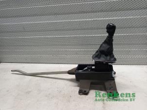 Gebruikte Versnellingspook Opel Corsa D 1.3 CDTi 16V ecoFLEX Prijs € 50,00 Margeregeling aangeboden door Renkens Auto-Onderdelen B.V.