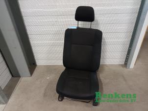 Gebruikte Voorstoel links Daihatsu Sirion 2 (M3) 1.0 12V DVVT Prijs € 45,00 Margeregeling aangeboden door Renkens Auto-Onderdelen B.V.