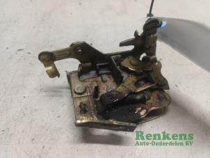 Gebruikte Portierslot Mechaniek 2deurs rechts Nissan Trade 2.3 D 75 Prijs € 35,00 Margeregeling aangeboden door Renkens Auto-Onderdelen B.V.