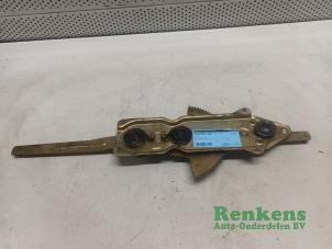 Gebruikte Raammechaniek 2Deurs links-voor Nissan Trade 2.3 D 75 Prijs € 35,00 Margeregeling aangeboden door Renkens Auto-Onderdelen B.V.