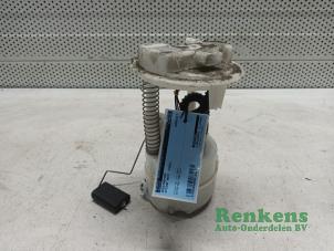 Gebruikte Benzinepomp Nissan Note (E11) 1.4 16V Prijs op aanvraag aangeboden door Renkens Auto-Onderdelen B.V.