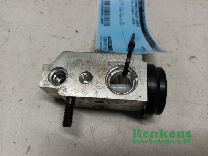 Gebruikte Airco expansieklep Kia Stonic (YB) 1.0i T-GDi 12V Prijs € 20,00 Margeregeling aangeboden door Renkens Auto-Onderdelen B.V.