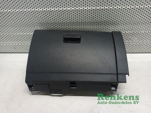 Gebruikte Dashboardkastje Seat Arona (KJX) 1.0 TSI 12V Prijs € 35,00 Margeregeling aangeboden door Renkens Auto-Onderdelen B.V.