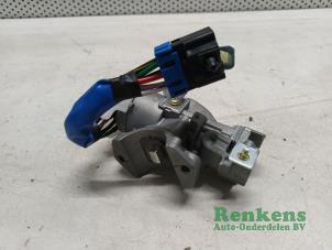 Nieuwe Kontaktslot + Sleutel Hyundai i30 (FD) 1.6 CRDi 16V VGT HP Prijs € 83,49 Inclusief btw aangeboden door Renkens Auto-Onderdelen B.V.