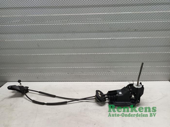 Gebruikte Schakelkabel Versnellingsbak Peugeot 208 I (CA/CC/CK/CL) 1.2 Vti 12V PureTech 82 Prijs € 60,00 Margeregeling aangeboden door Renkens Auto-Onderdelen B.V.