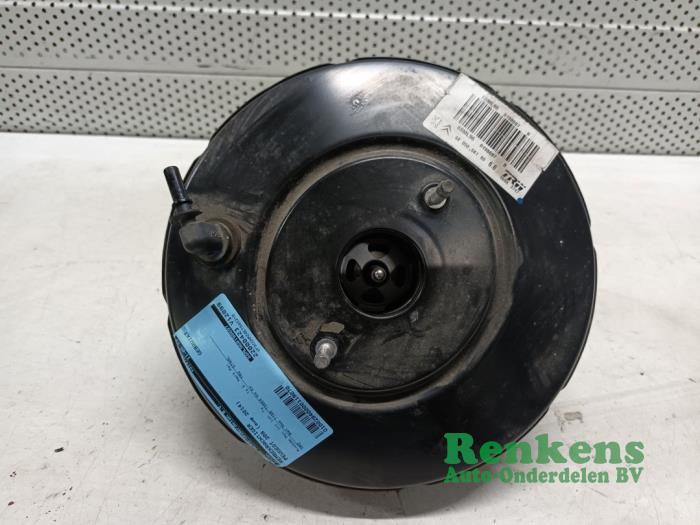 Gebruikte Rembooster Peugeot 208 I (CA/CC/CK/CL) 1.2 Vti 12V PureTech 82 Prijs € 40,00 Margeregeling aangeboden door Renkens Auto-Onderdelen B.V.