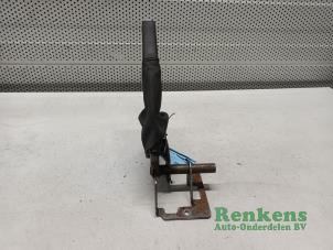 Gebruikte Handremhendel Volvo S40 (MS) 1.8 16V Prijs op aanvraag aangeboden door Renkens Auto-Onderdelen B.V.