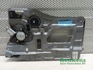 Gebruikte Ruitmechaniek 4Deurs rechts-achter Hyundai Santa Fe I 2.4 16V 4x4 Prijs € 40,00 Margeregeling aangeboden door Renkens Auto-Onderdelen B.V.