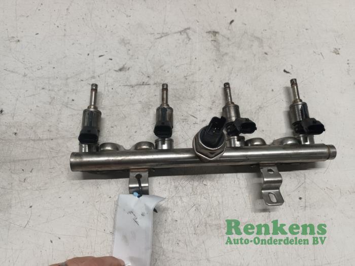 Gebruikte Injector brug Peugeot 308 SW (4E/H) 1.6 16V THP Autom. Prijs € 80,00 Margeregeling aangeboden door Renkens Auto-Onderdelen B.V.