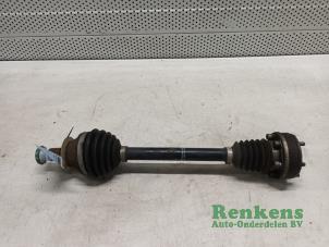 Gebruikte Aandrijfas links-voor Volkswagen Polo V (6R) 1.2 12V Prijs € 35,00 Margeregeling aangeboden door Renkens Auto-Onderdelen B.V.