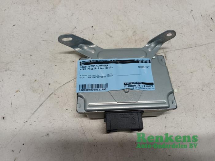 Gebruikte Start/Stop computer Ford Fiesta 6 (JA8) 1.0 EcoBoost 12V 100 Prijs € 40,00 Margeregeling aangeboden door Renkens Auto-Onderdelen B.V.