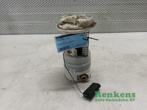 Gebruikte Benzinepomp Nissan Micra C+C (K12) 1.6 16V Prijs € 40,00 Margeregeling aangeboden door Renkens Auto-Onderdelen B.V.